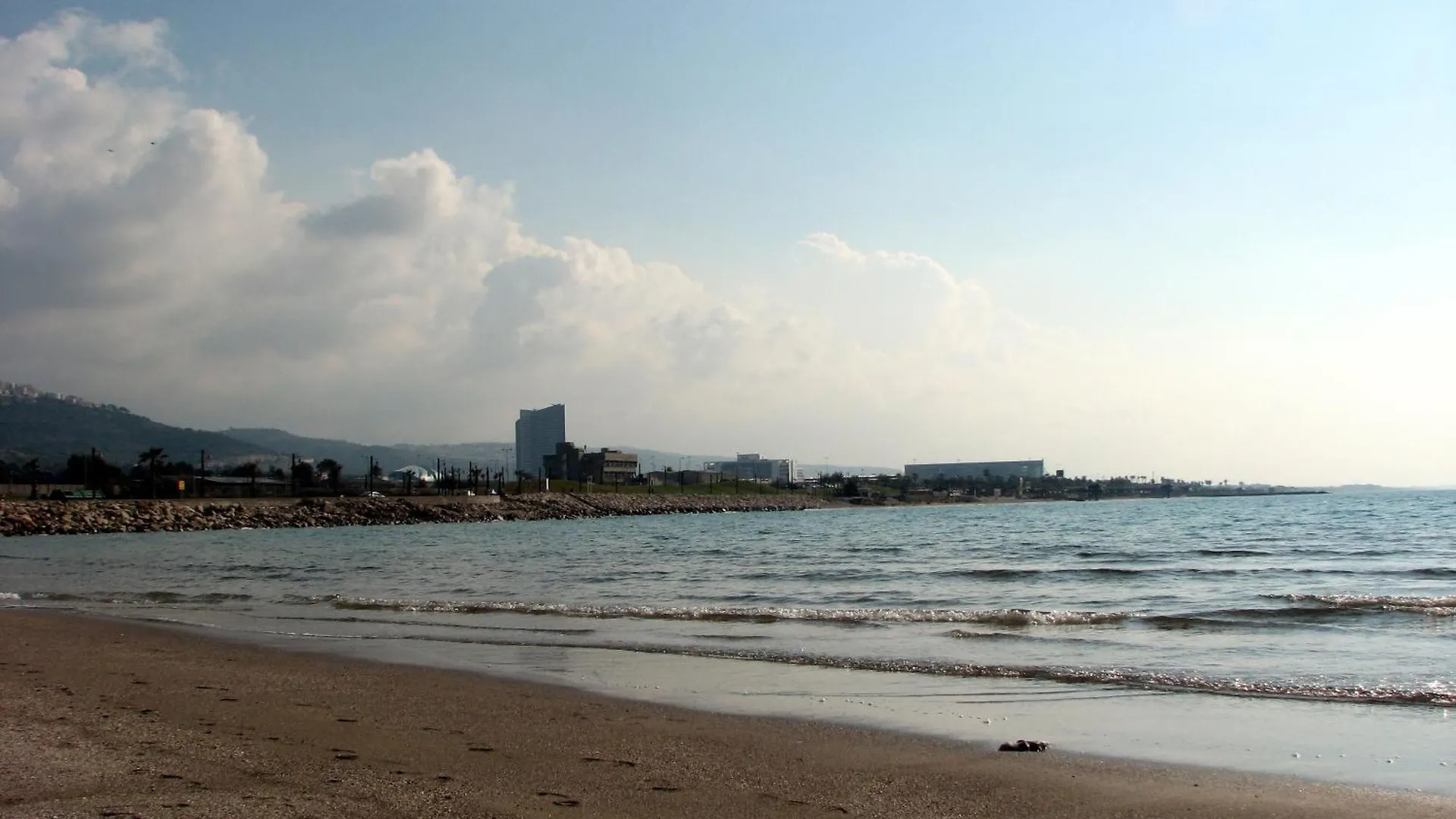 Apartments On The Beach Haifa Aparthotel