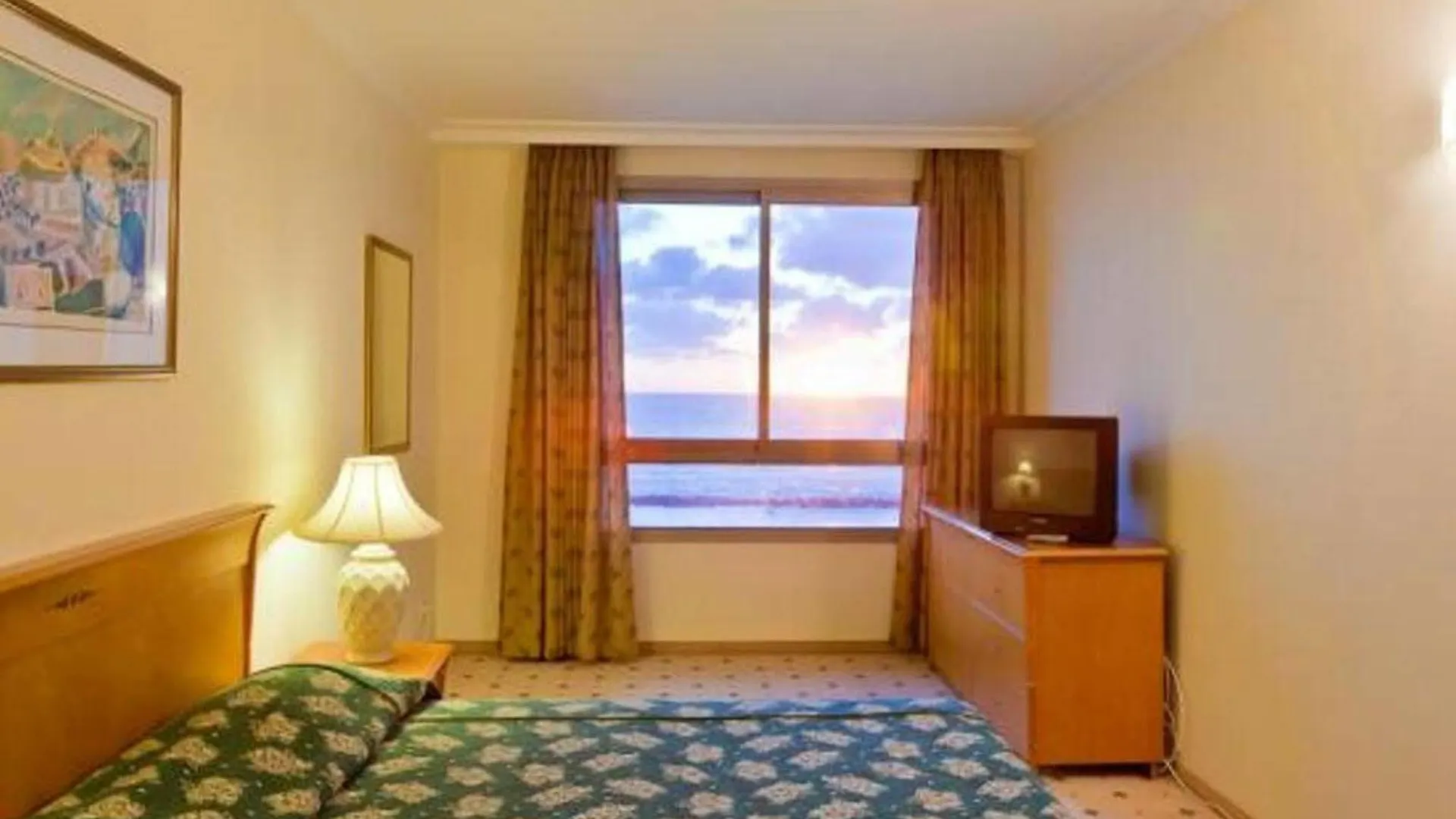 Apartments On The Beach Haifa Aparthotel